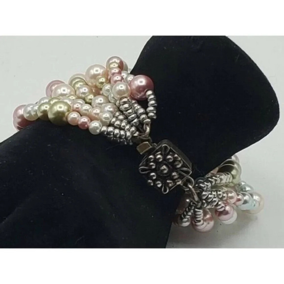 Vintage? Faux Pastel Pearls 8 Strand Bracelet Sterling ? Detail Clasp - Picture 2 of 8